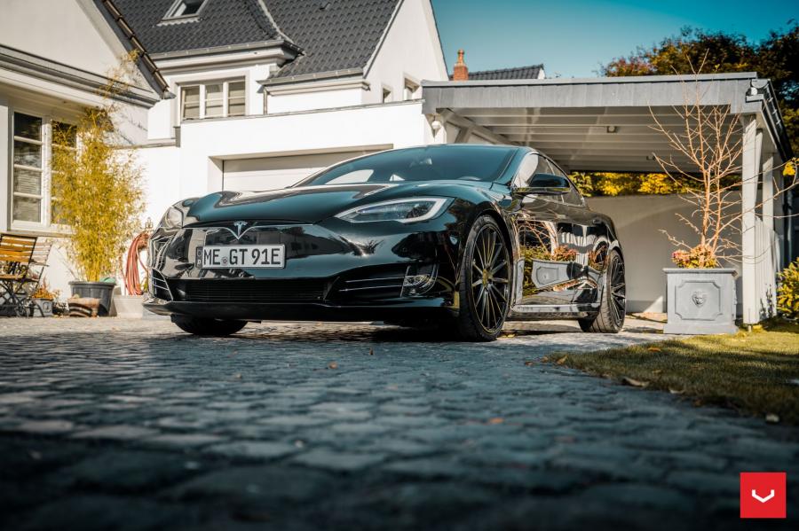  Tesla Model S on Vossen Wheels (VFS-2) 2018 года  (фото 20 из 43)